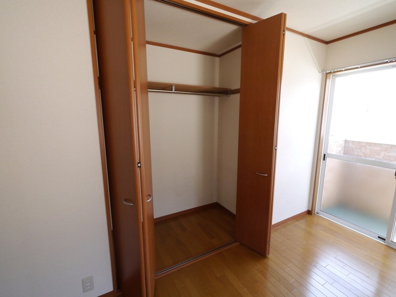 クローゼットは奥行きあります