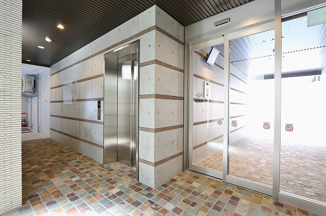 落ち着いた雰囲気のロビーです