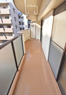 バルコニーが広く開放感も味わえます