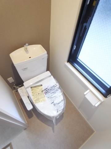 清潔感のあるトイレですね