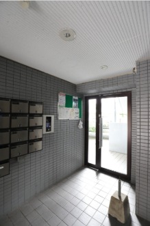 エントランスは綺麗に保たれております。