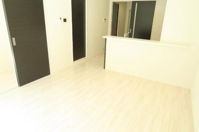 ホワイトカラーを基調としたおしゃれなお部屋です。