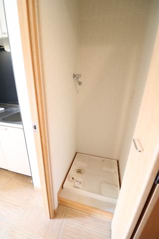 洗濯機は室内に置くことができます。