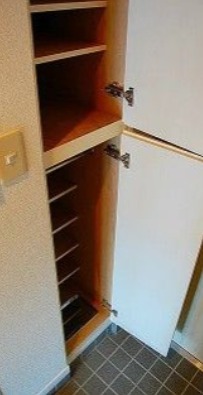 玄関収納もございます。