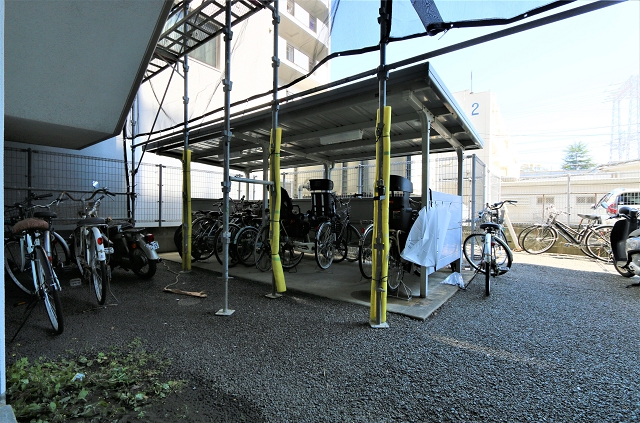 マンション裏に駐輪場もございます