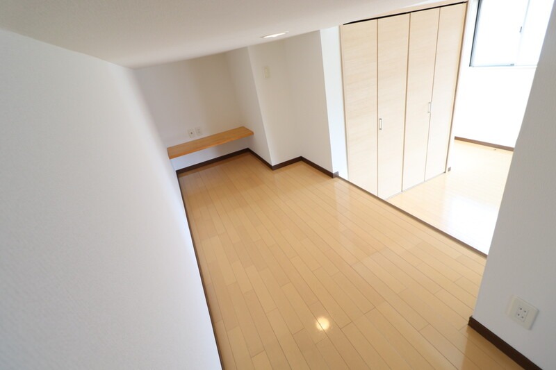 こちら寝室にいかがでしょうか。
