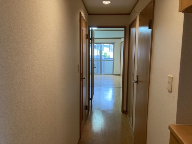 脱衣所があるため廊下から丸見えじゃありません