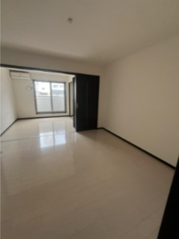 奥のお部屋は寝室にいかがでしょうか。