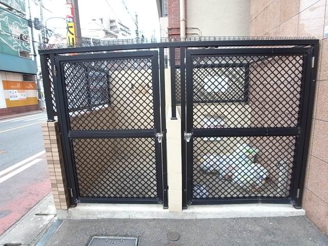 敷地内にゴミ捨て場もございます。