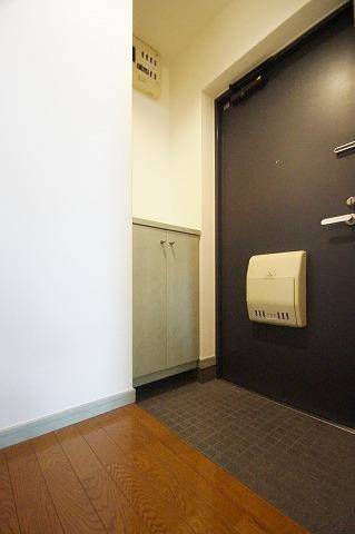 お靴はこちらへ