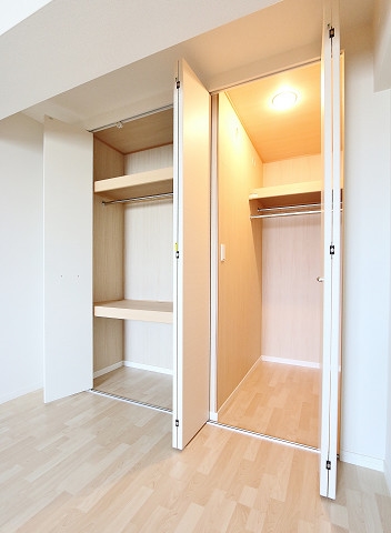 洋室ごとにクローゼットがございます
