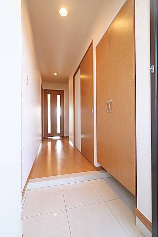 玄関からはこのようになっています。
