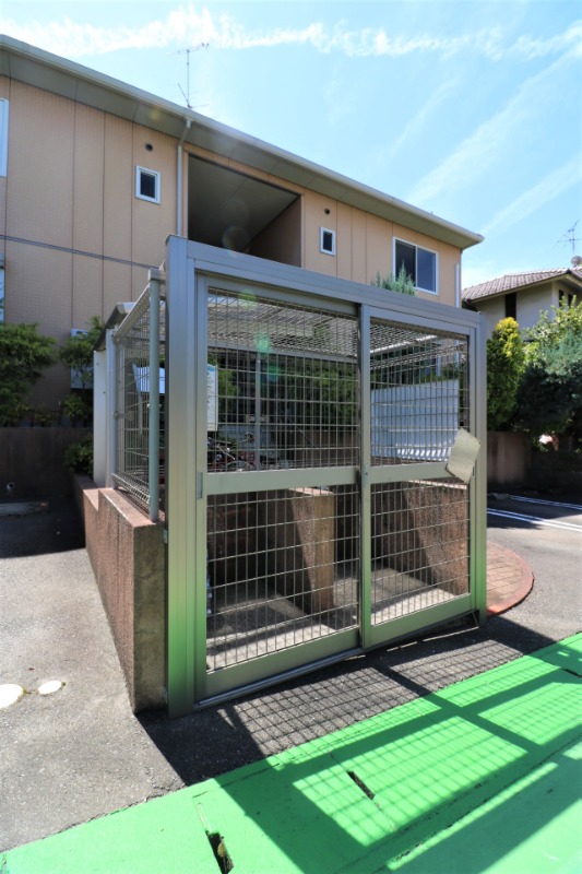 敷地内にゴミ捨て場があります。