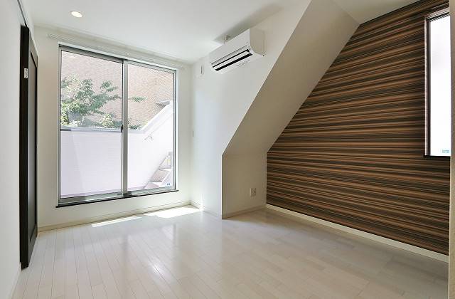 大きな窓で明るいお部屋