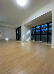 家具の配置に困らないリビングですね