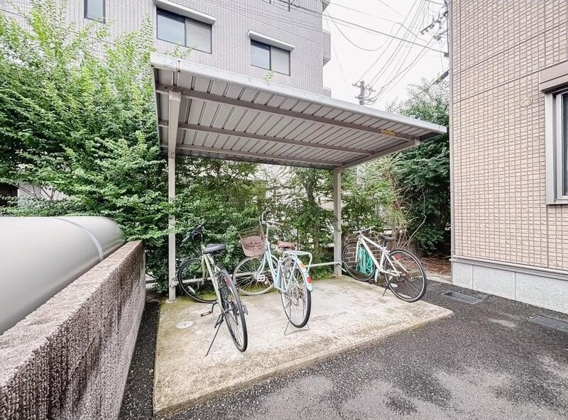 自転車はこちらにどうぞ