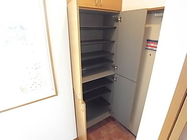 玄関収納もたっぷりでいいですね。