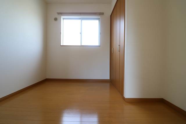 こちら寝室にいかがでしょうか。