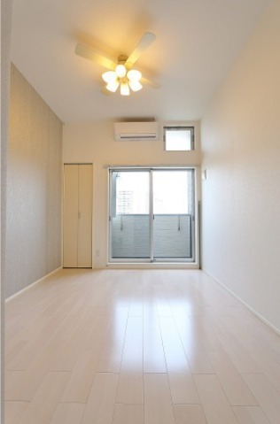 白基調の明るいお部屋です