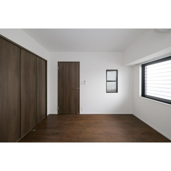 寝室でも使えそうなお部屋ですね♪