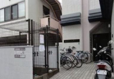 共有のゴミ捨て場はこちらです。