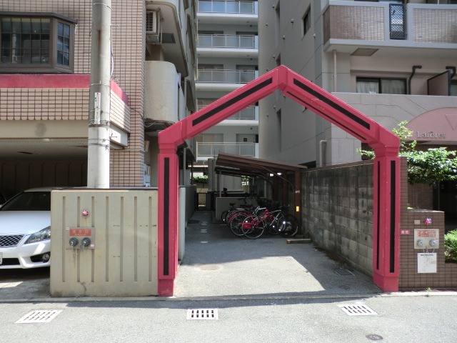 存在感のあるエントランスです