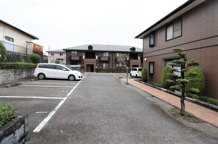 敷地内駐車場がございます。