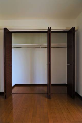 お洋服が多い方でも安心の収納力