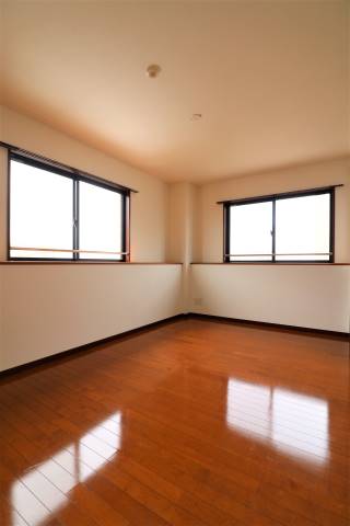 こちらは寝室にいかがでしょうか。