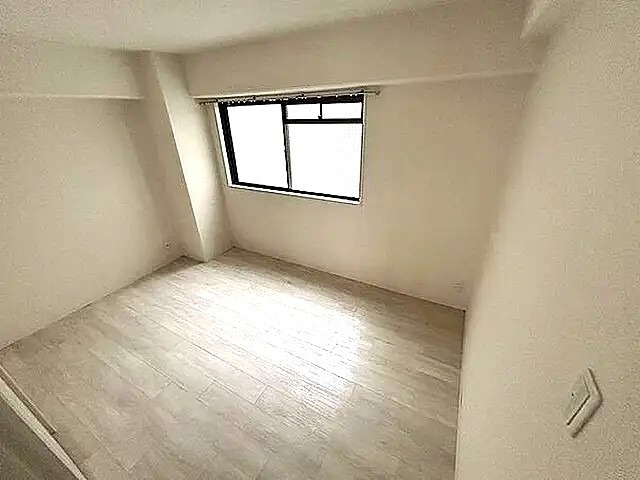 こちらは寝室にいかがでしょうか
