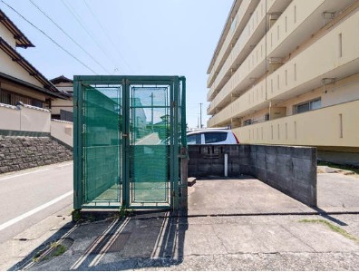 敷地内ゴミ置場もあります。