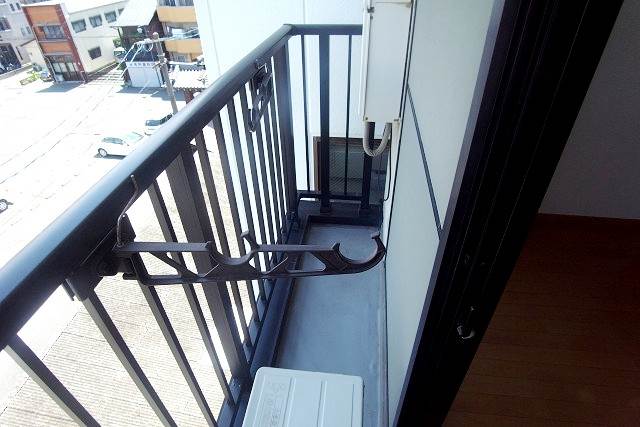 晴れた日はこちらで洗濯物を干せます