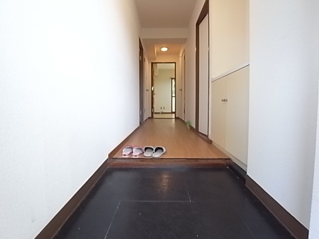 玄関から見るとこんな感じです
