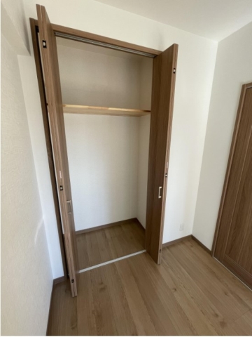 かさばりやすいお洋服もたっぷり収納出来ます