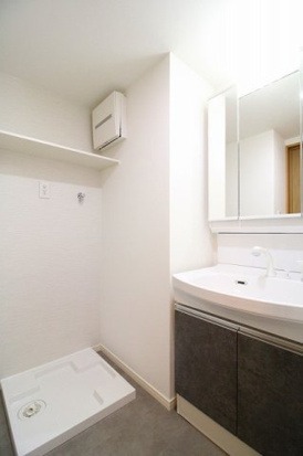 外出前の身だしなみチェックはこちらでどうぞ！※イメージ