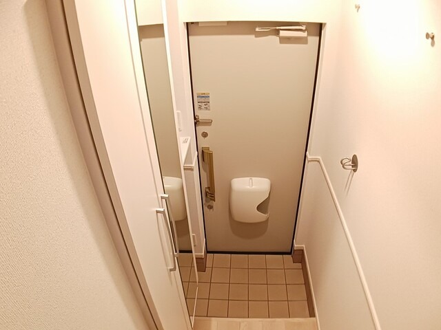 明るい玄関でお出迎え。