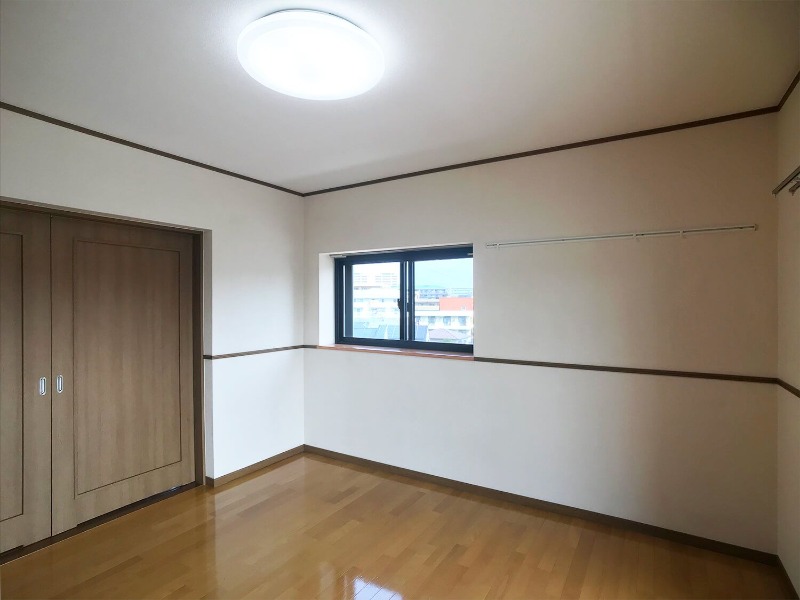 こちらは寝室にいかがでしょうか
