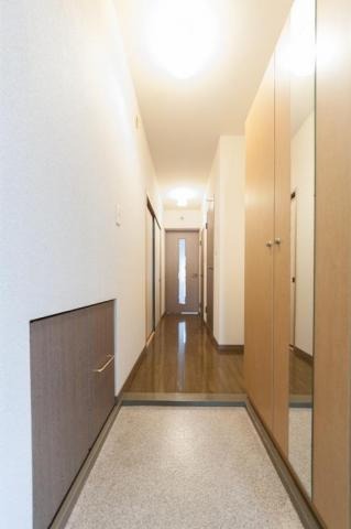 玄関からはこのようになっています。