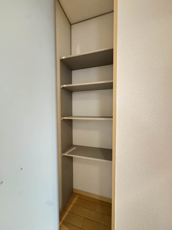 玄関収納もございます。