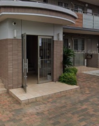 立派なエントランス