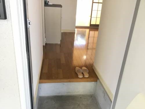 玄関はこのようになっています。