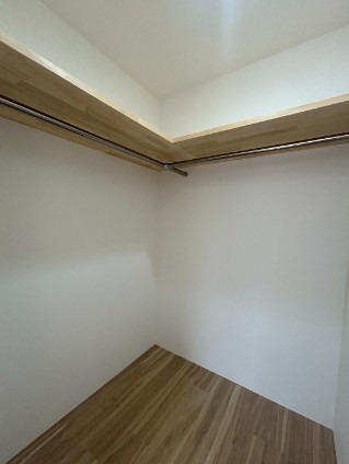 ウォークインクローゼット2つ付いてます