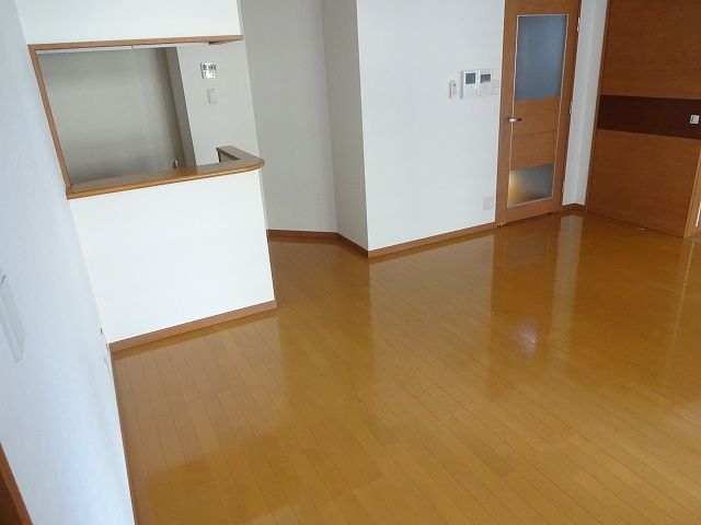 広々リビングでゆっくりお過ごしください