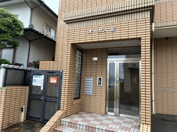 エントランスはこのようになっております。