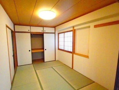 こちら寝室にいかがでしょうか。
