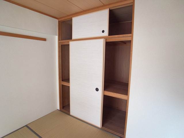こちらにも収納がございます