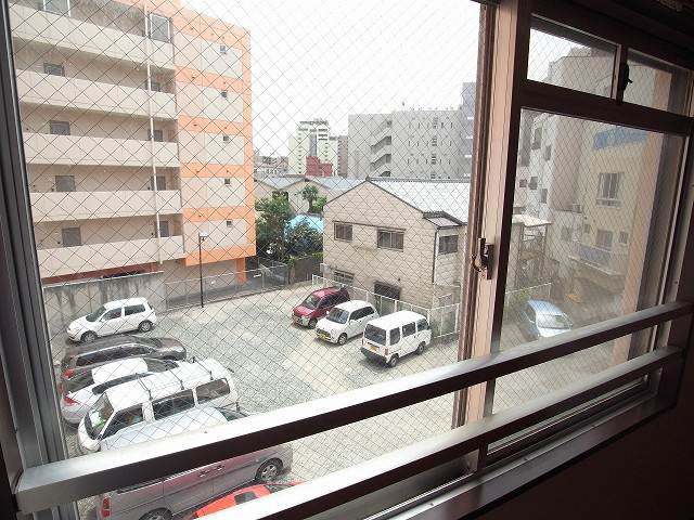 こちらの窓からの景観も良好