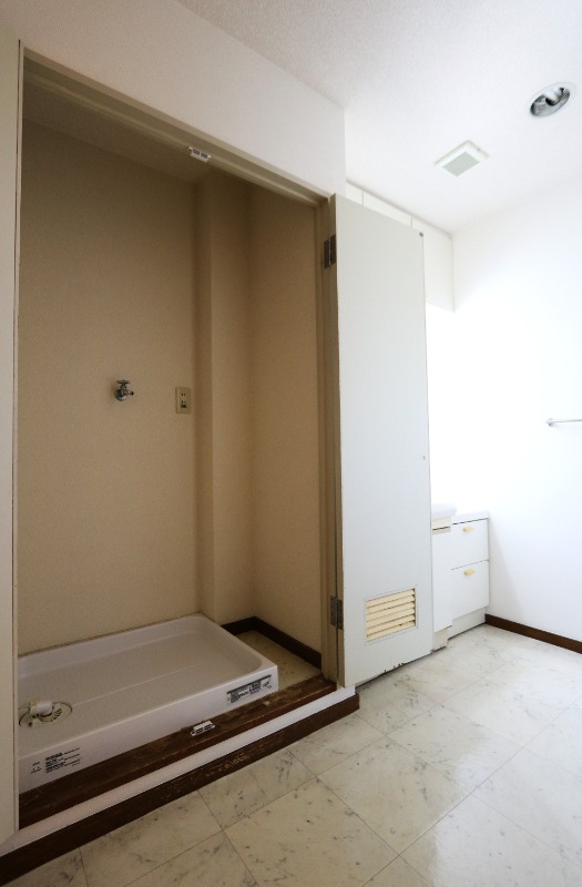 室内洗濯機置き場つきです。