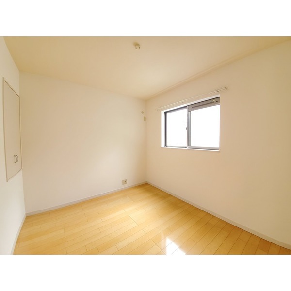 どのお部屋にも窓があり、明るいです