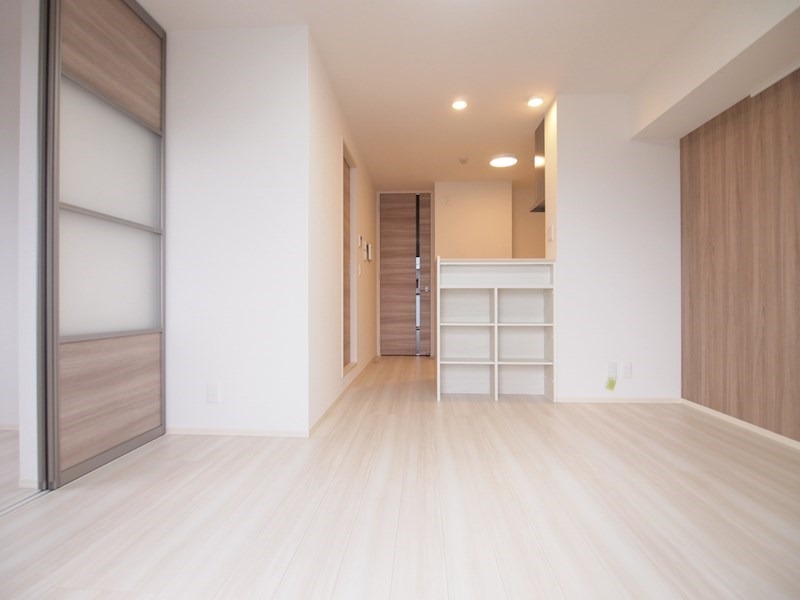 白を基調とした明るいお部屋です